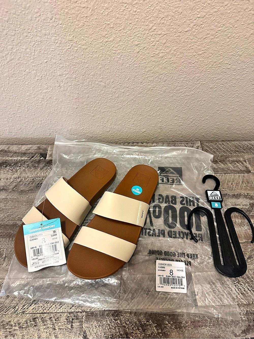 New with Tags! REEF Cushion Vista Vintage Women's Cream & Brown US 8 - Picture 3 of 6